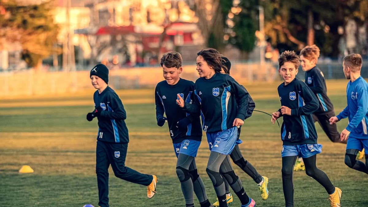 Aufwärmen im Fußball: Übungen mit Ball für alle Altersgruppen
