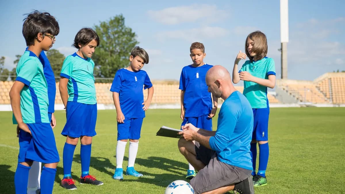 Verletzungsprophylaxe im Jugendfußball — was Trainer wirklich tun können